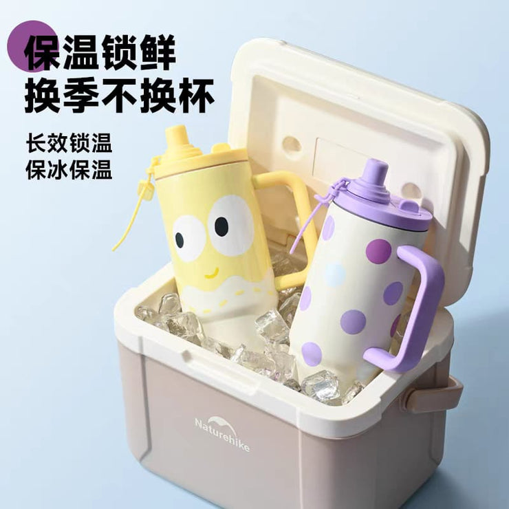 Two cartoon-themed cups in a cooler with ice, featuring the brand 'Naturmin'.